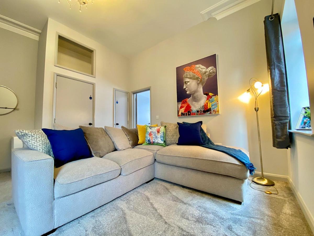 Beautiful Apartment - 5 Minute Walk To The Best Beach! - Great Location - Parking - Fast Wifi - Smart Tv - Newly Decorated - Sleeps Up To 4! Close To Bournemouth & Poole Town Centre Exterior foto