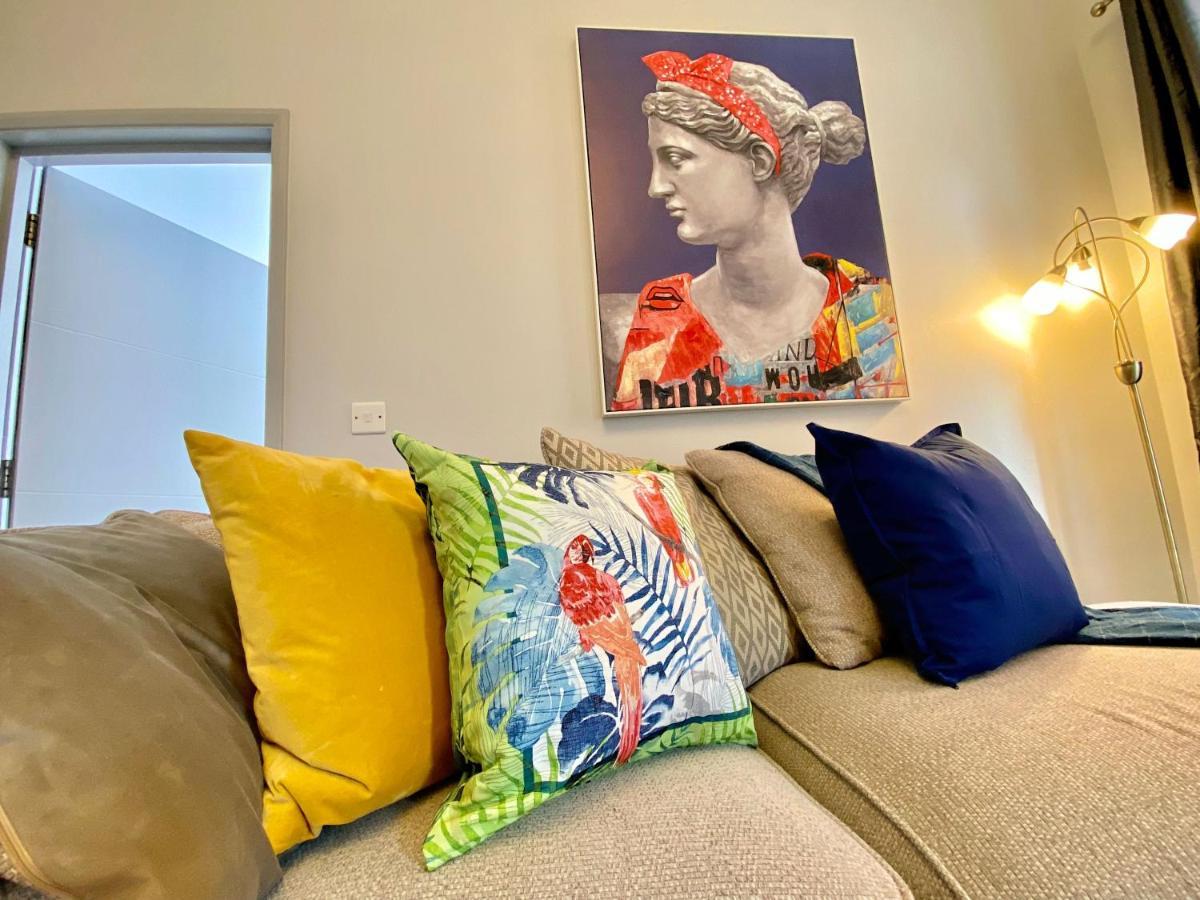 Beautiful Apartment - 5 Minute Walk To The Best Beach! - Great Location - Parking - Fast Wifi - Smart Tv - Newly Decorated - Sleeps Up To 4! Close To Bournemouth & Poole Town Centre Exterior foto